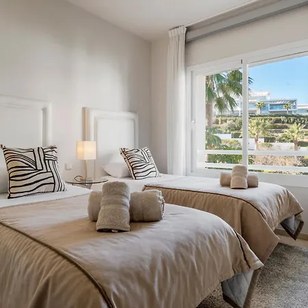 Luxury With Free Alcazaba Lagoon Access *