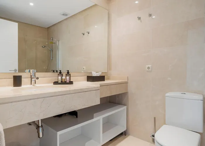 Апартаменты Luxury With Free Alcazaba Lagoon Access