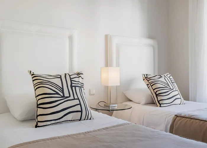 Luxury With Free Alcazaba Lagoon Access Апартаменты *