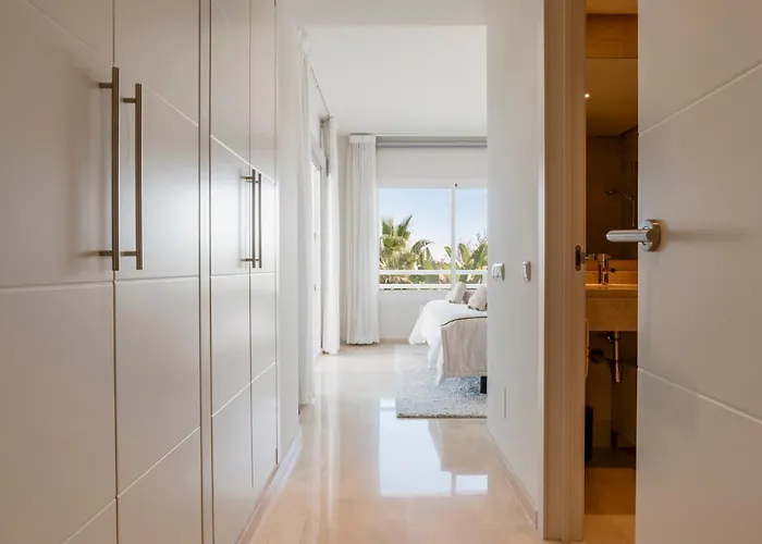 Luxury With Free Alcazaba Lagoon Access Appartamento Estepona