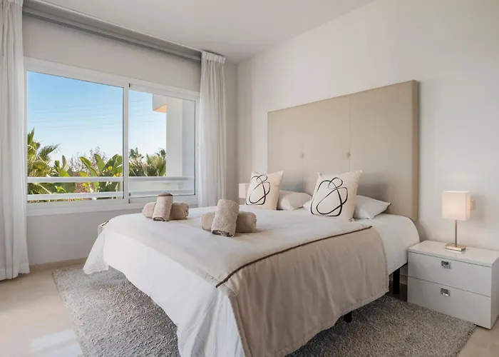 Luxury With Free Alcazaba Lagoon Access Estepona